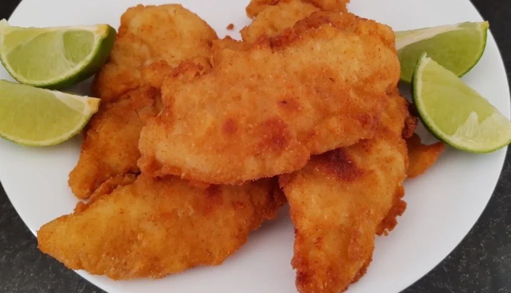 Receita de filé de frango empanado delicioso: crocante, suculento