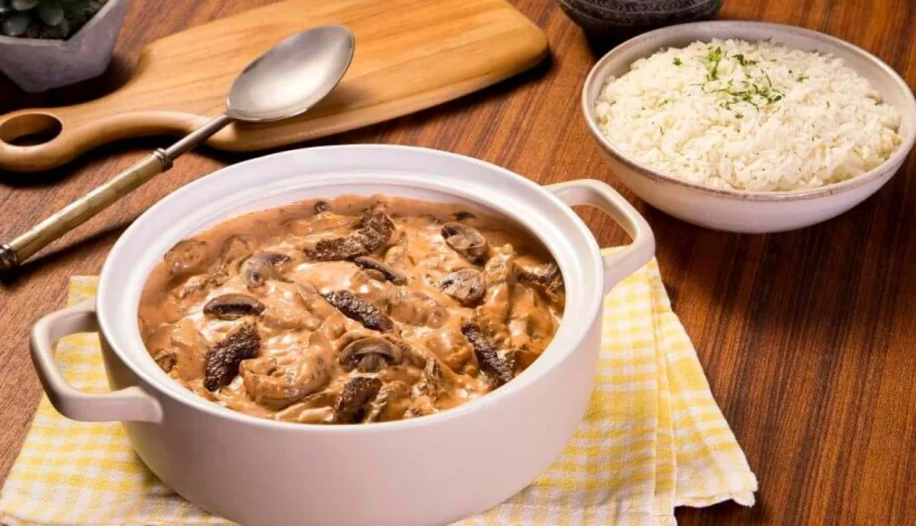 Receita de Strogonoff de Filé Mignon: clássico, cremoso e irresistível